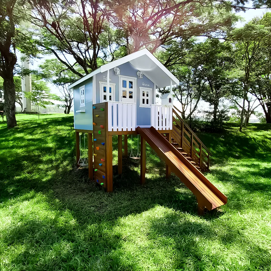 casinha infantil em madeira na cor rosa
