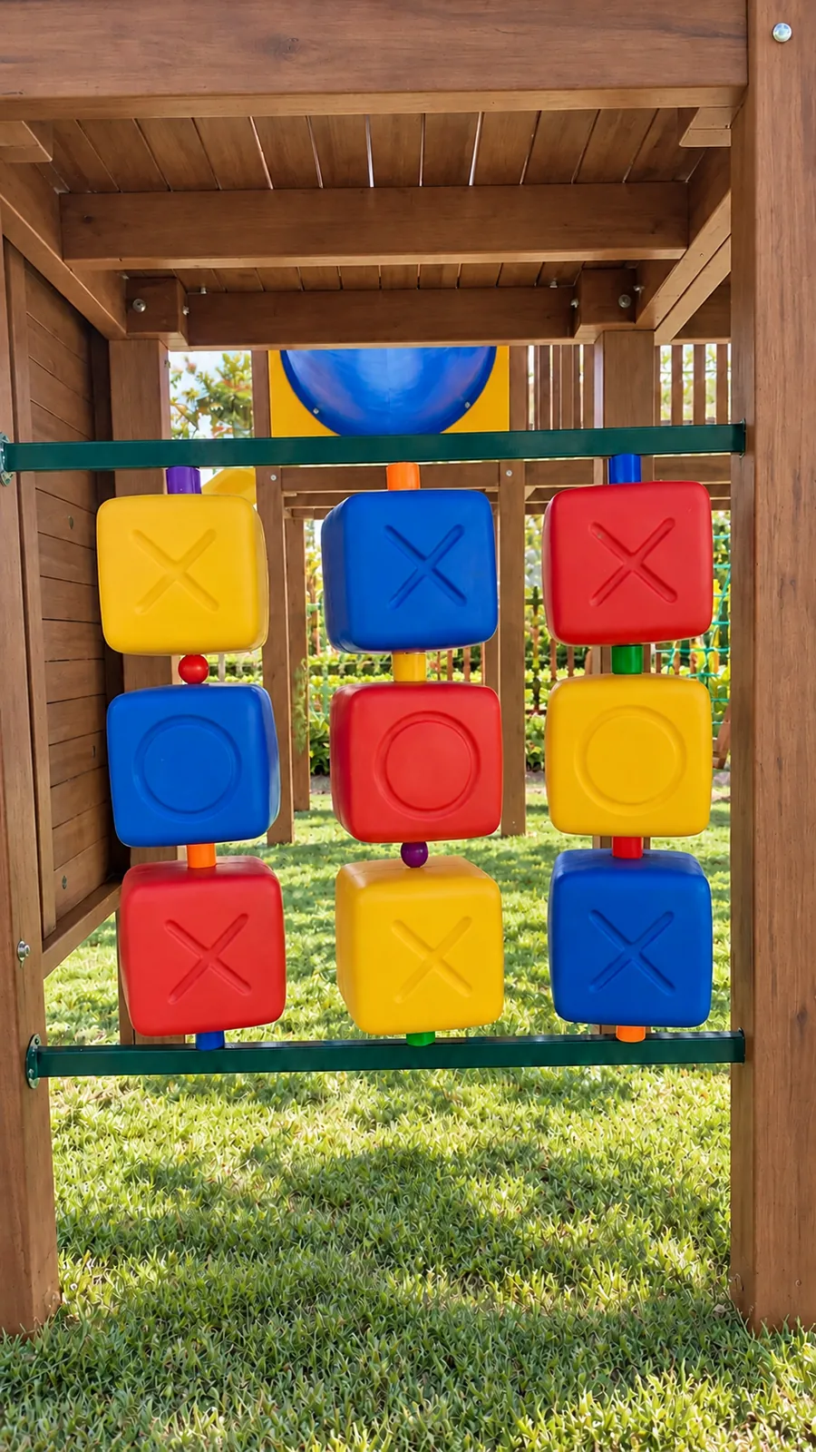 Jogo da velha com peças coloridas giratórias